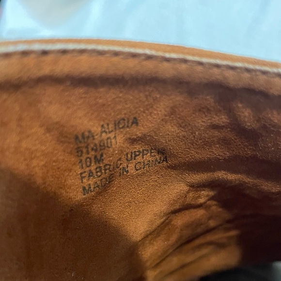 Mari A. ‘Alicia’ Embroidered Floral Heel Women’s Size 10M Faux Suade Fall - Picture 7 of 8